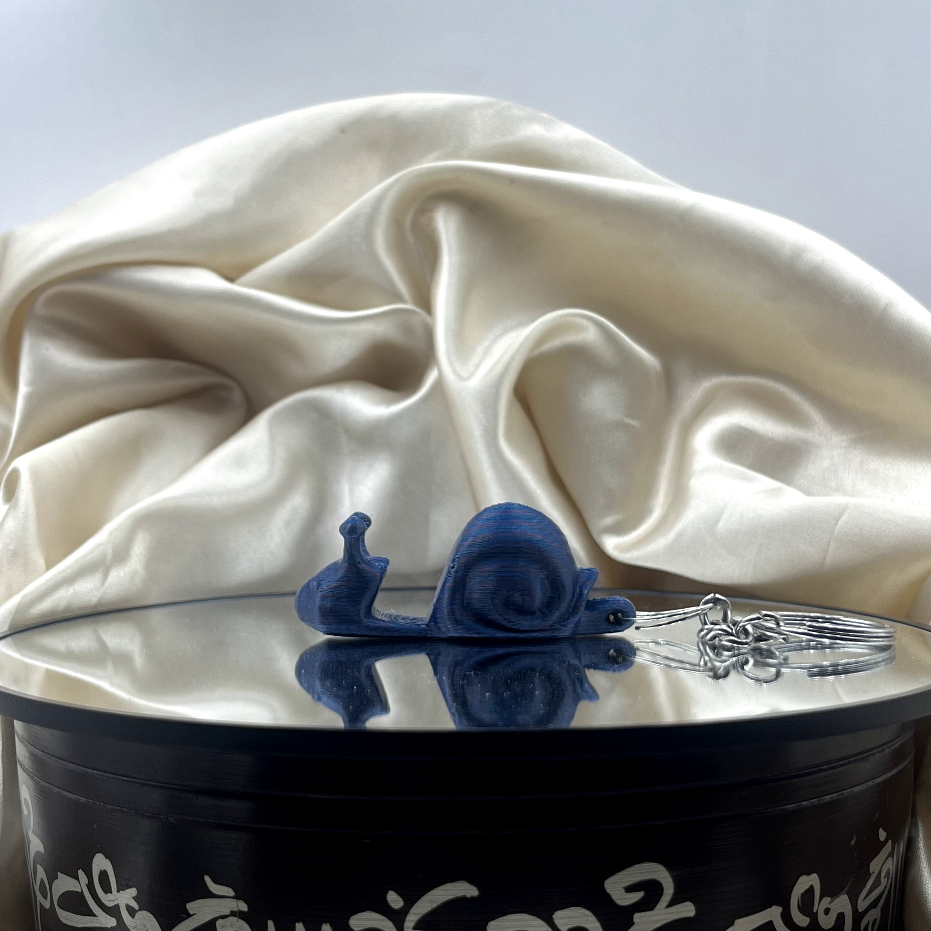 🐌 Snail Key Chain & Phone Stand | Multi-functional Desk Accessory