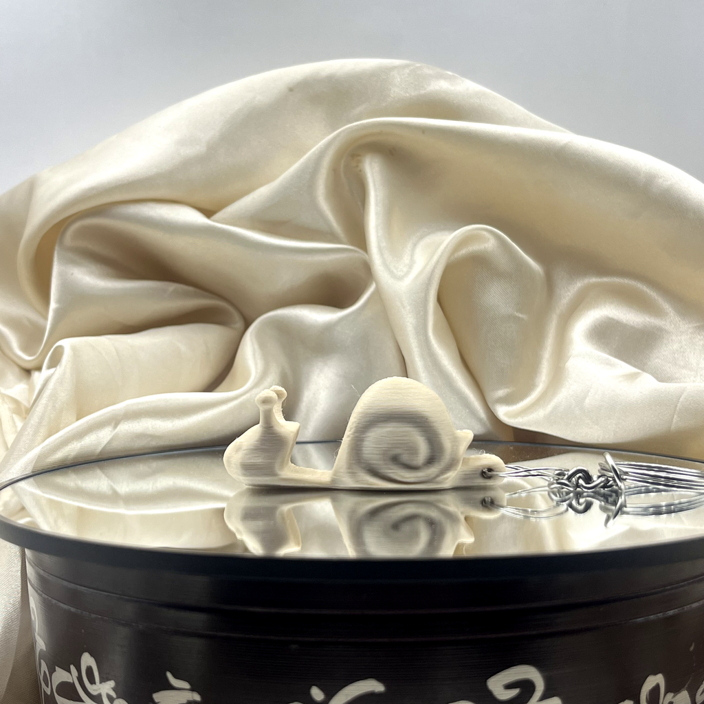 🐌 Snail Key Chain & Phone Stand | Multi-functional Desk Accessory