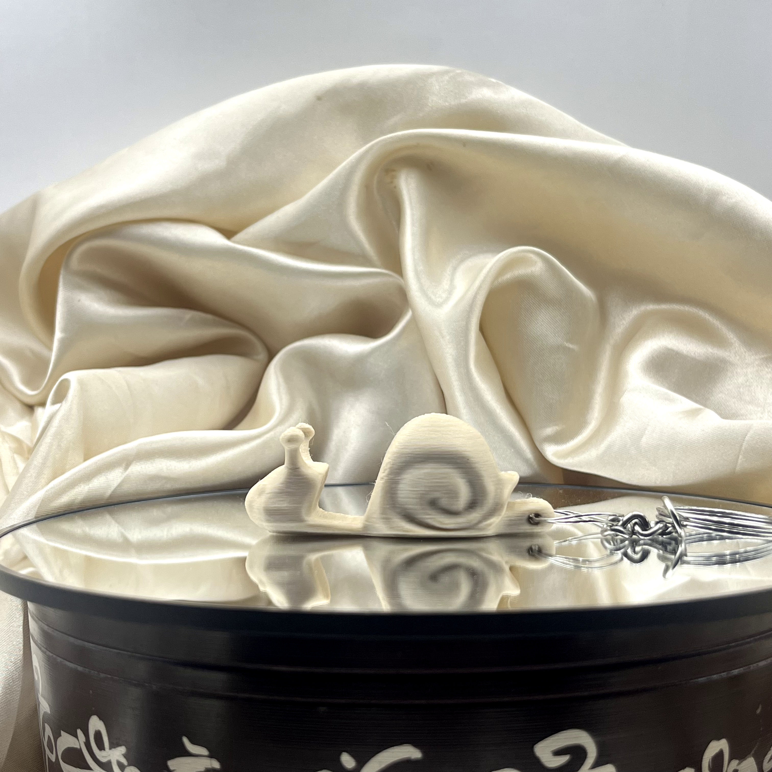 🐌 Snail Key Chain & Phone Stand | Multi-functional Desk Accessory