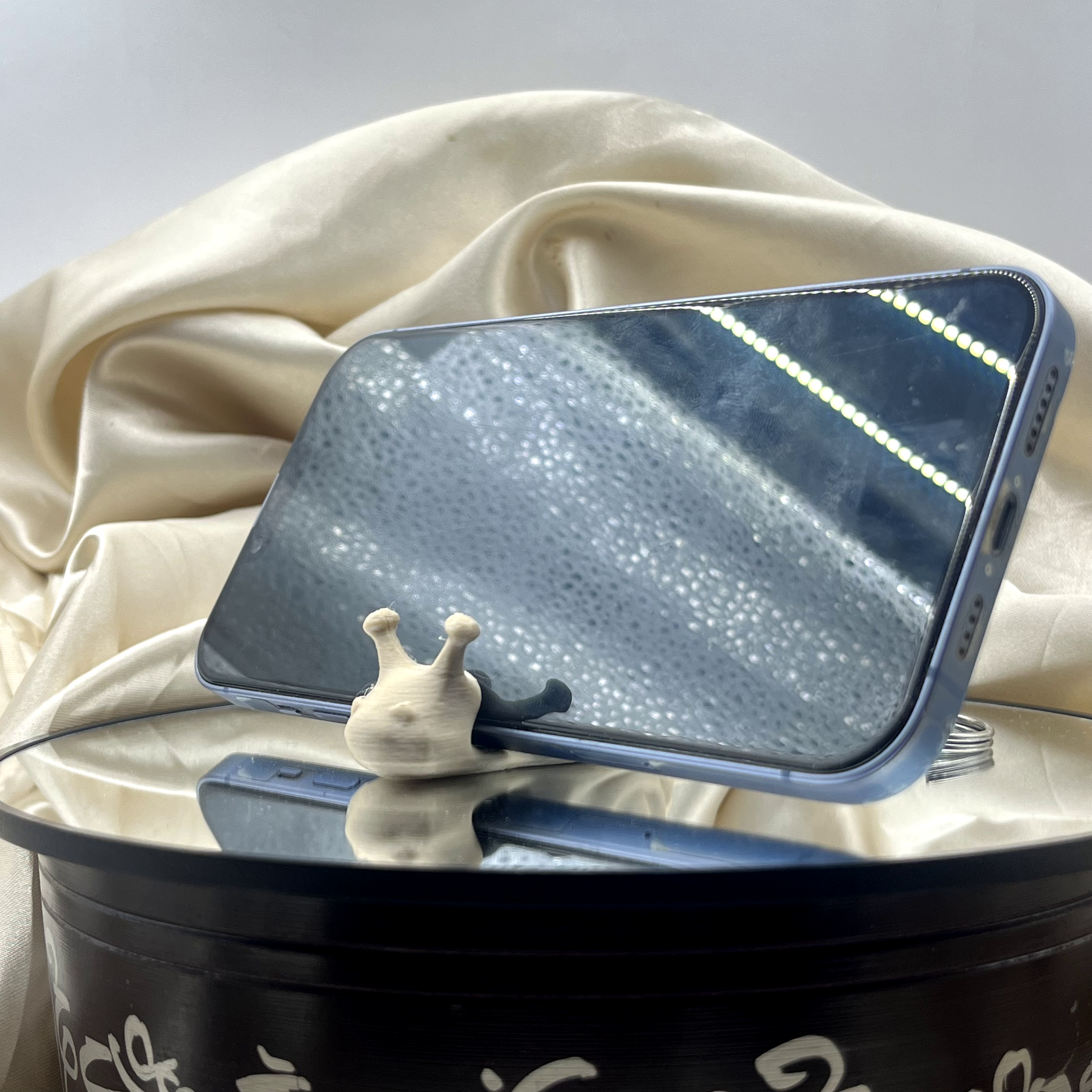 🐌 Snail Key Chain & Phone Stand | Multi-functional Desk Accessory